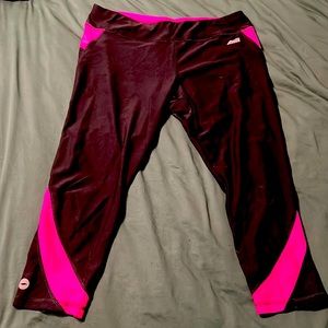 AVÍA SIZE LARGE SÚPER CUTE BLACK AND PINK WORKOUT LEGGING
